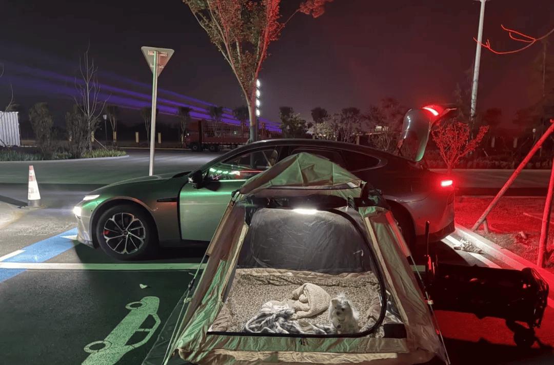 庆期间年轻人旅行掀起“帐篷过夜”热潮冰球